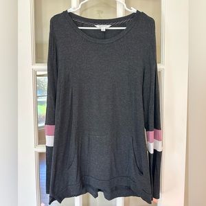 Market & Spruce long sleeve tee with kangaroo pocket